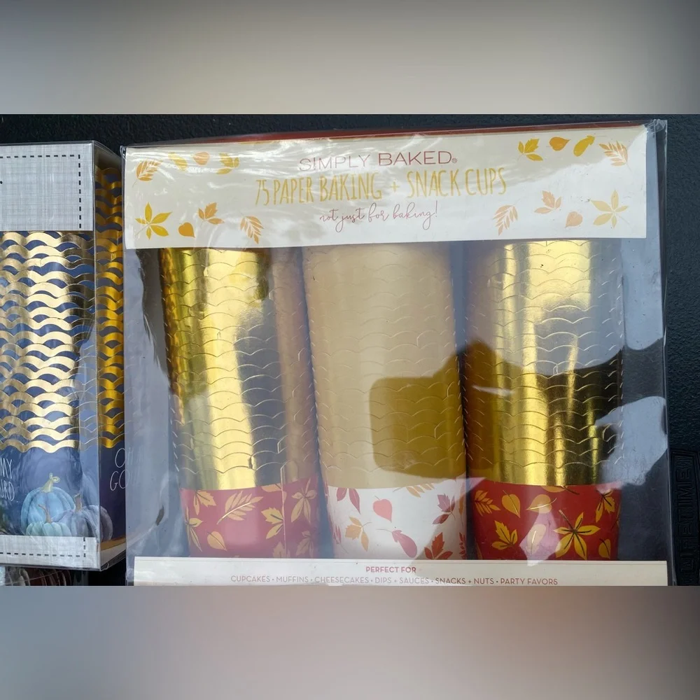 Mixed Set of Baking Cups and Napkins